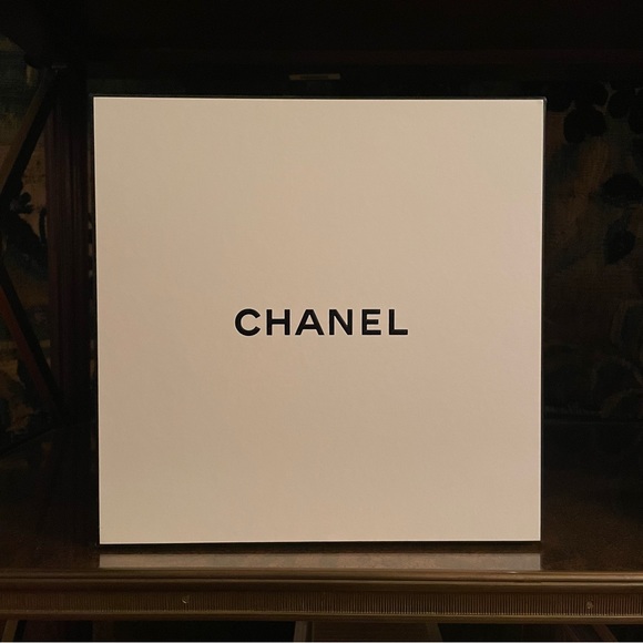Chanel Box - Picture 2 of 8
